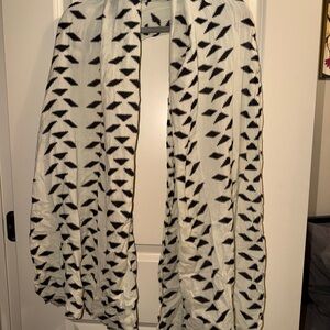 GAP Cream and Black Geometric Fringe Scarf